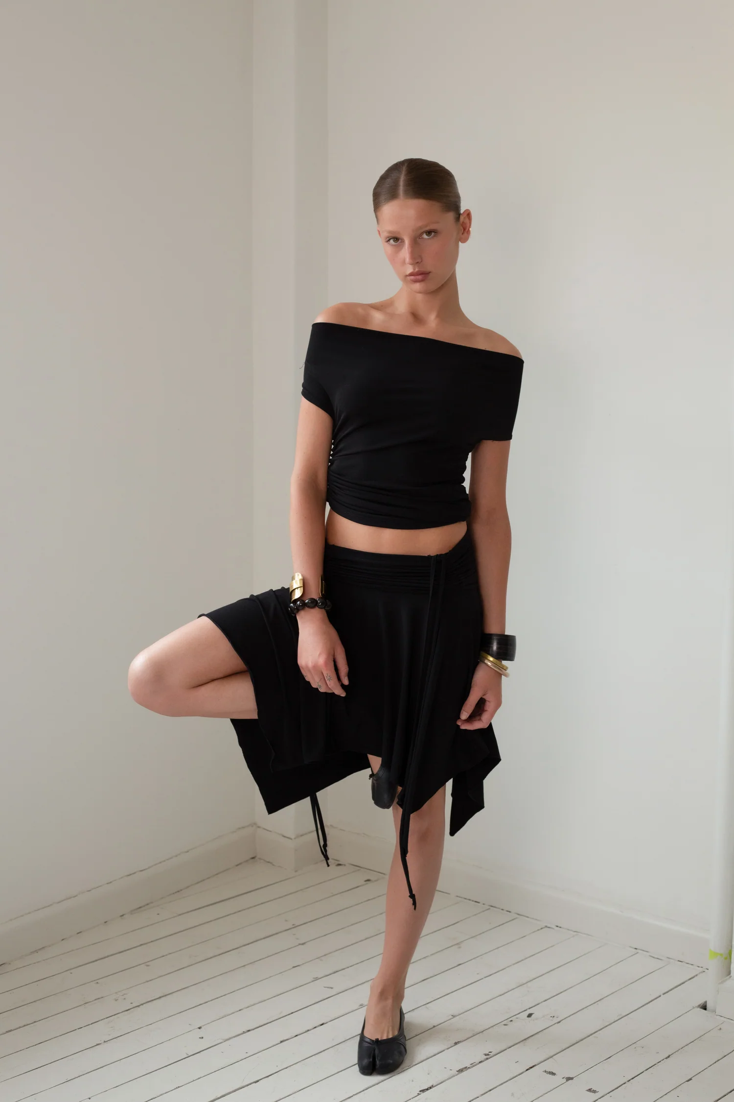 BLACK RUCHED SKIRT - Image 3
