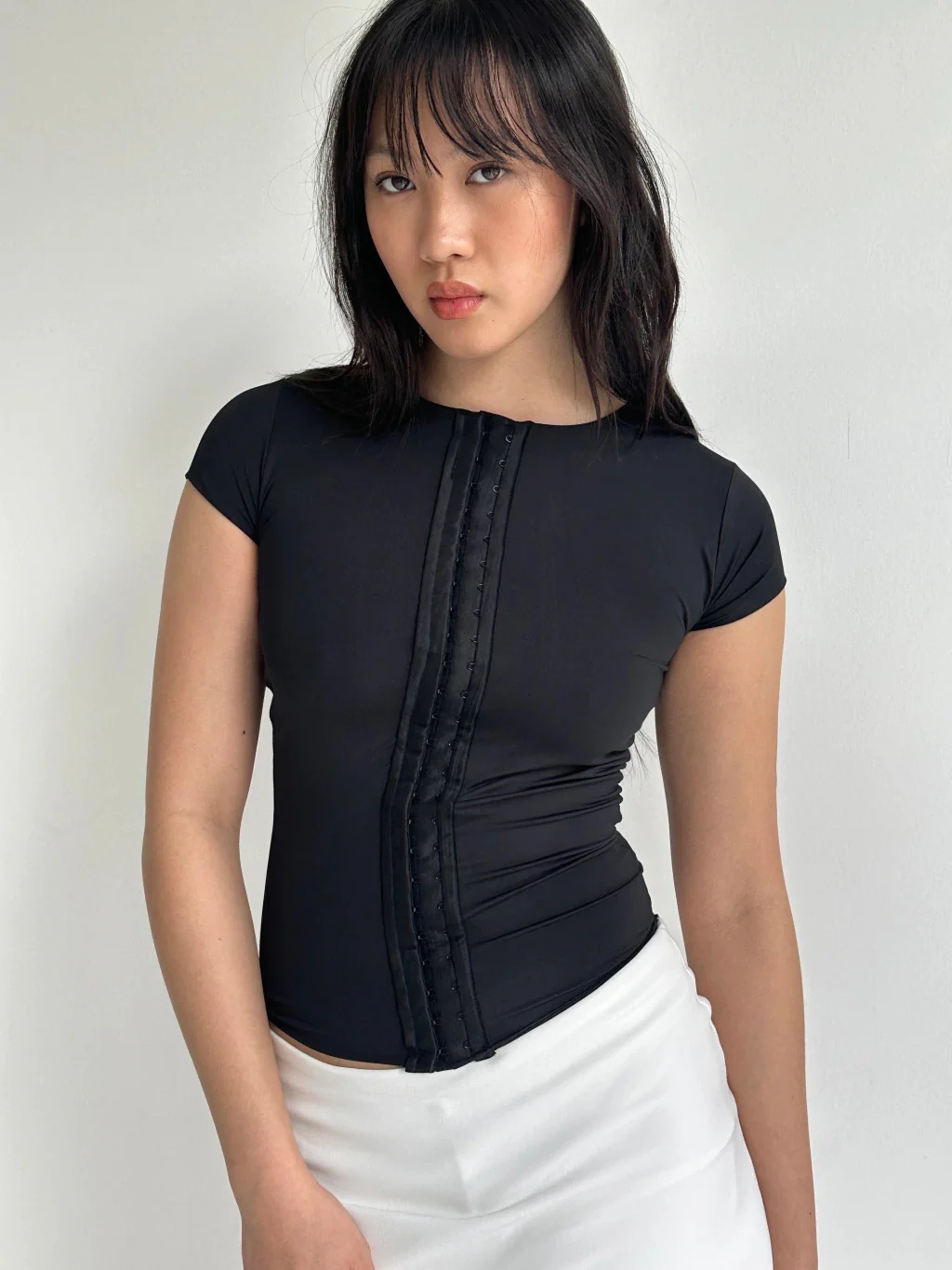 SHORT SLEEVE MULTI-HOOK TOP - BLACK